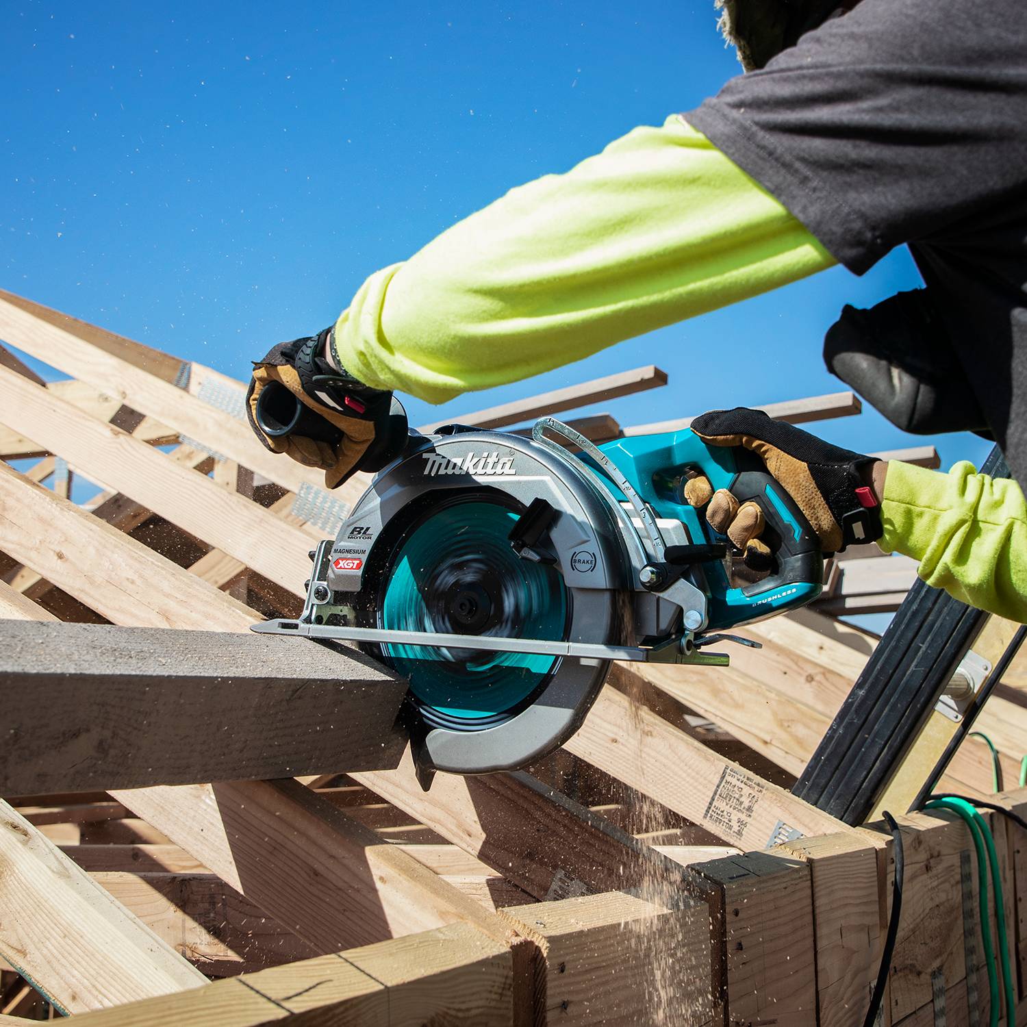MAKITA RS002GM101 40Vmax XGT Brushless 10-1/4 in. Circular Saw Kit with AWS (4.0Ah x1)