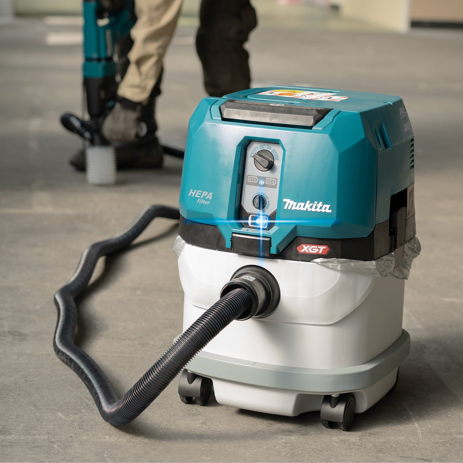 MAKITA VC004GLZ02 40Vmax XGT Brushless 15 L Dry Vacuum Cleaner, Tool Only