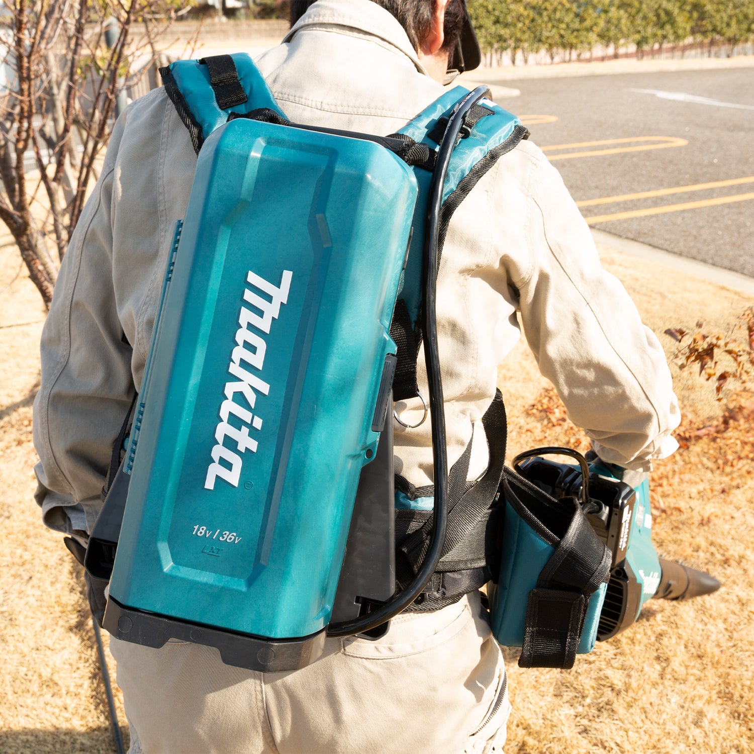 MAKITA PDC01X2 18V LXT Portable Backpack Power Supply Kit (5.0Ah x2)