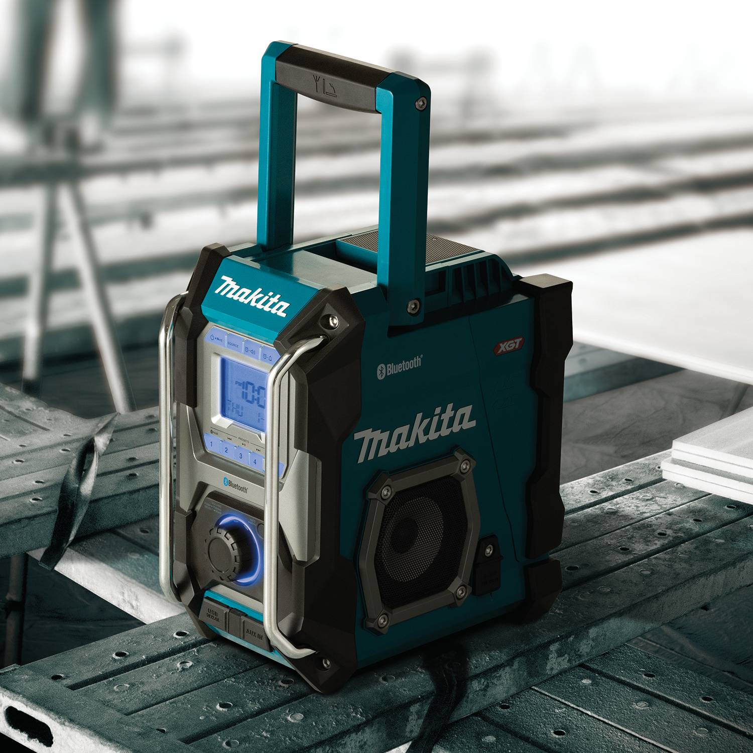 MAKITA MR002G 12/18/40V Jobsite
Radio w/Bluetooth & USB, Tool Only