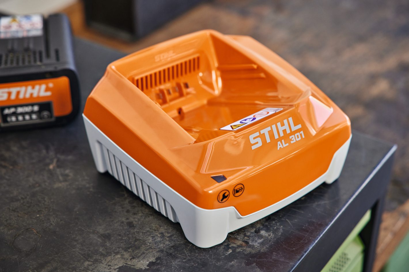 STIHL EA094305506 AL301 High Speed Battery Charger