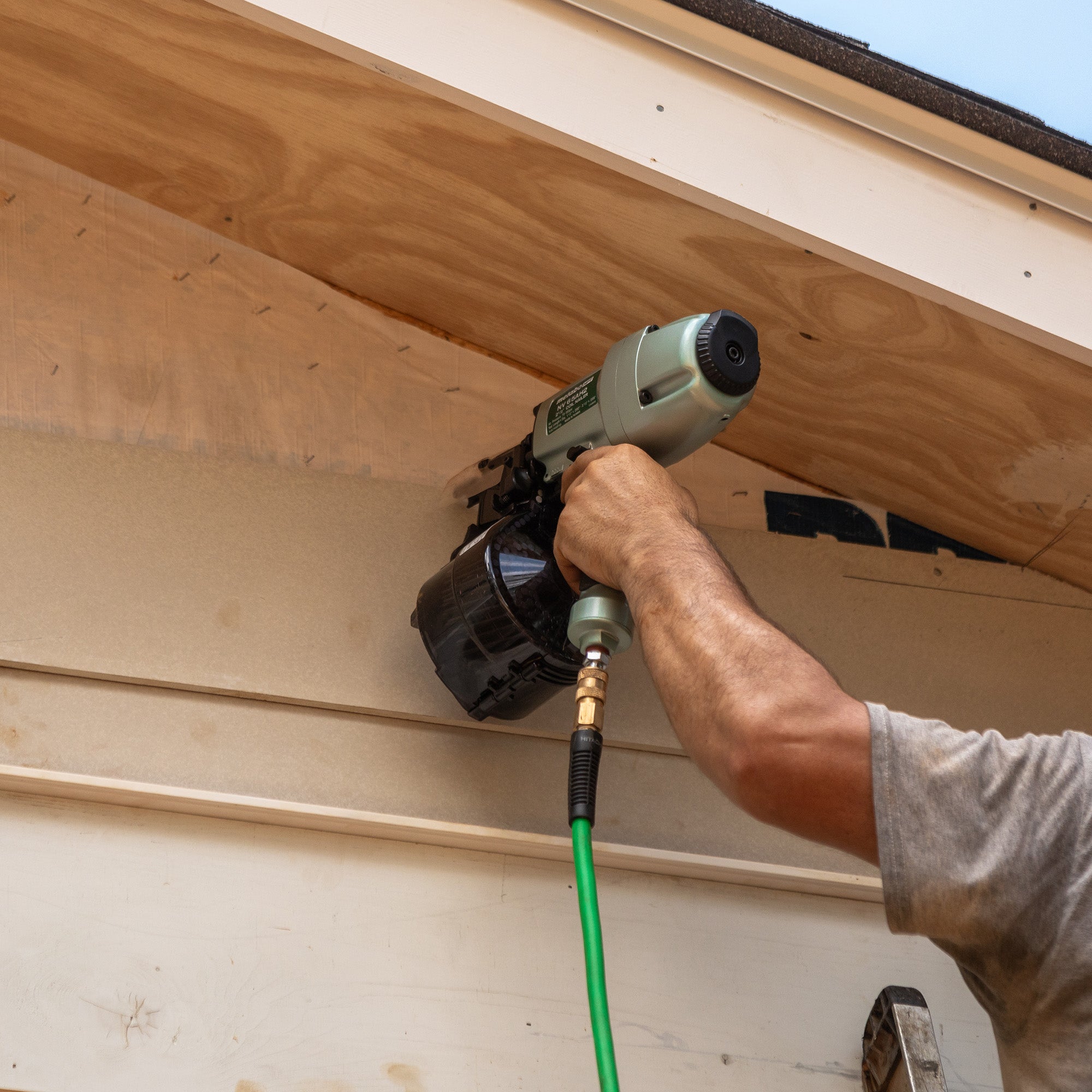 METABO KNV65AH2 2-1/2 Inch Coil Siding Nailer with BONUS Impact Driver Kit