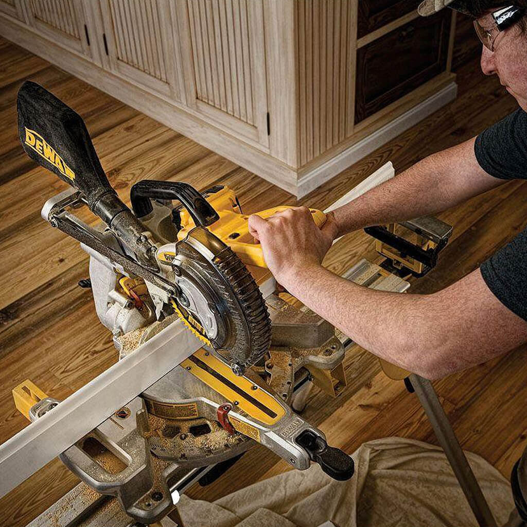 DeWalt DCS361B 7-1/4 in 20 V Lithium-Ion Cordless Sliding Miter Saw (Tool Only)