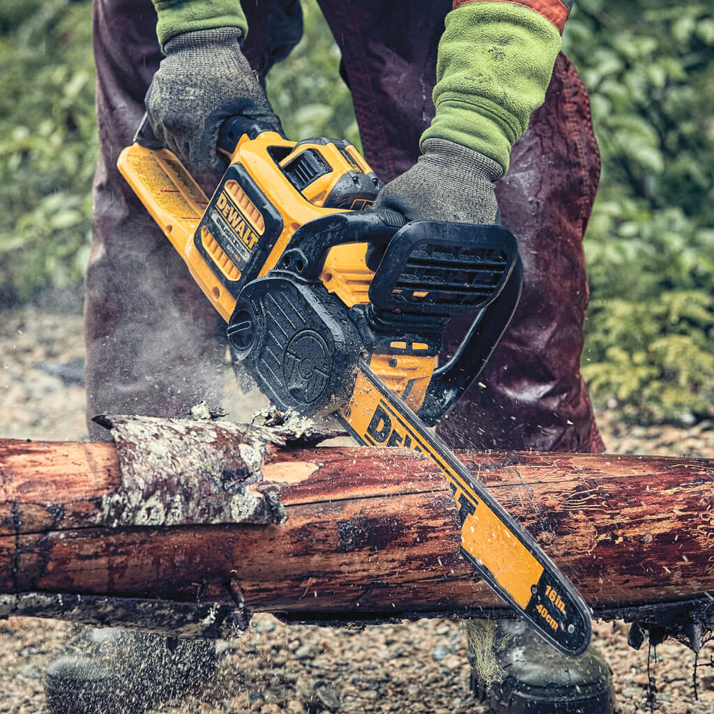 DEWALT DCCS670X1 FLEXVOLT 60V 3.0-Ah Lithium-Ion 16 in. Brushless Chainsaw Kit