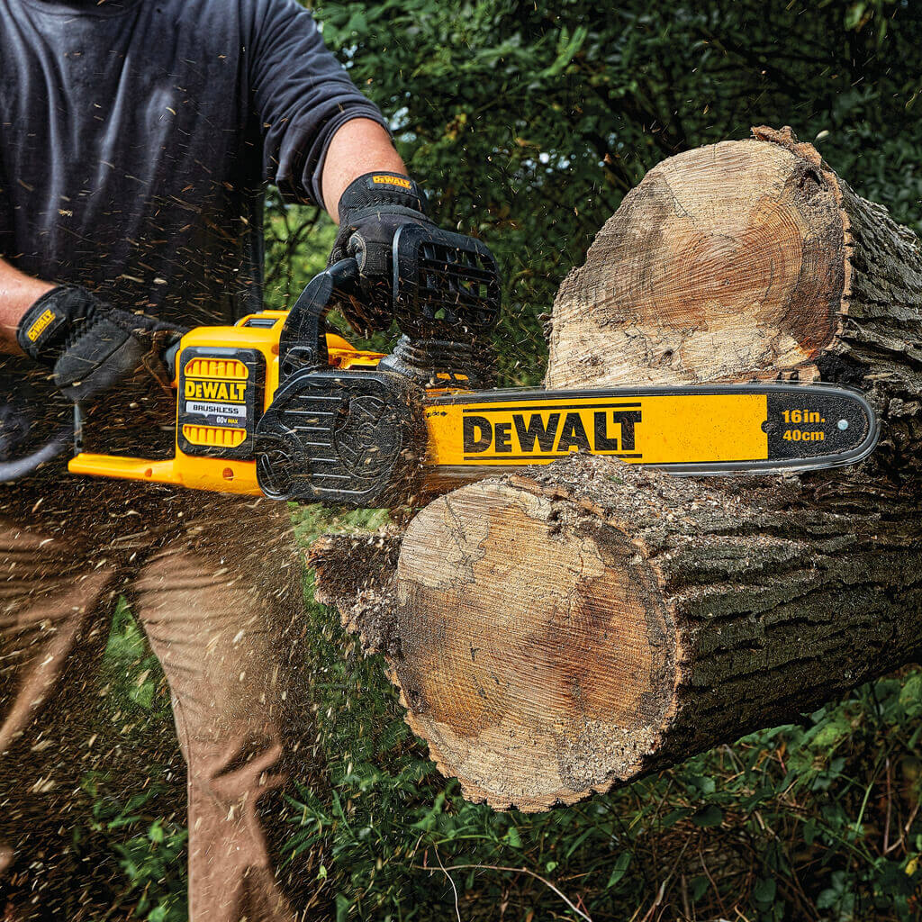 DEWALT DCCS670X1 FLEXVOLT 60V 3.0-Ah Lithium-Ion 16 in. Brushless Chainsaw Kit