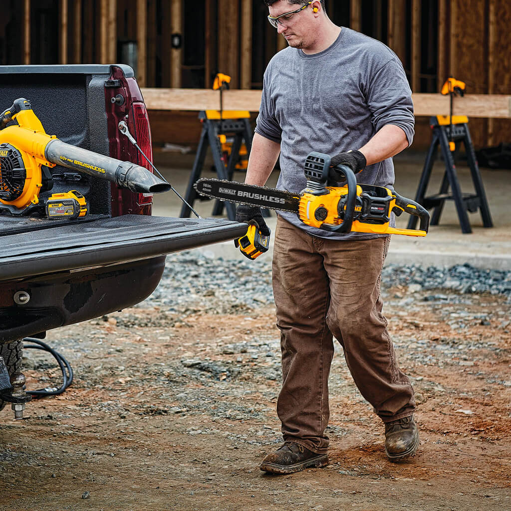 DEWALT DCCS670X1 FLEXVOLT 60V 3.0-Ah Lithium-Ion 16 in. Brushless Chainsaw Kit