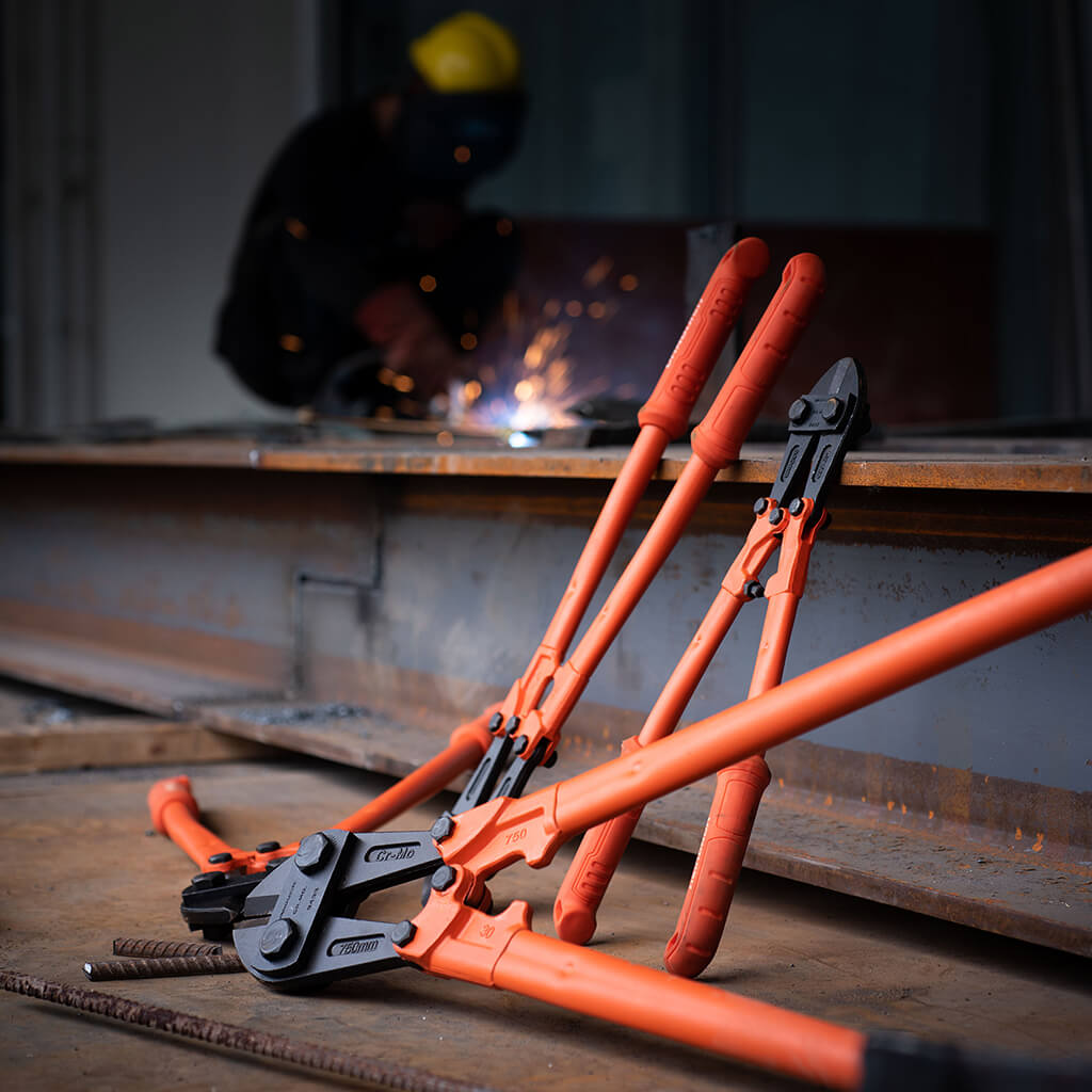 Vanquish 18 in. Bolt Cutter