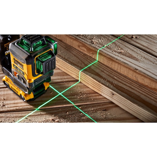 DeWalt DCLE34031D1 +/- 1/8 in @ 30 ft Green 3 x 360 deg Laser Kit