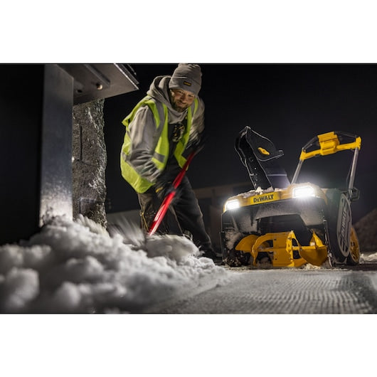 DeWalt DCSNP2142Y2-CA 16 Parking Spaces 1 Stage 190 deg Brushless Single-Stage Snow Blower Kit