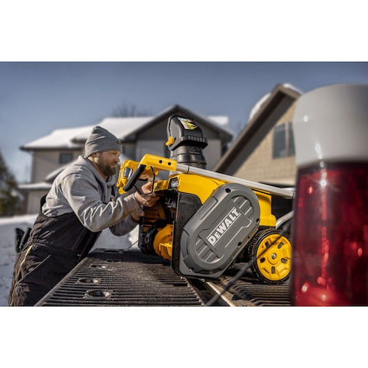 DeWalt DCSNP2142Y2-CA 16 Parking Spaces 1 Stage 190 deg Brushless Single-Stage Snow Blower Kit