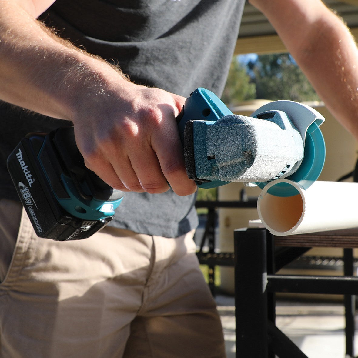 Makita DMC300Z LXT® 3 in 9.5 mm 18 V Brushless Compact Cut-Off Saw