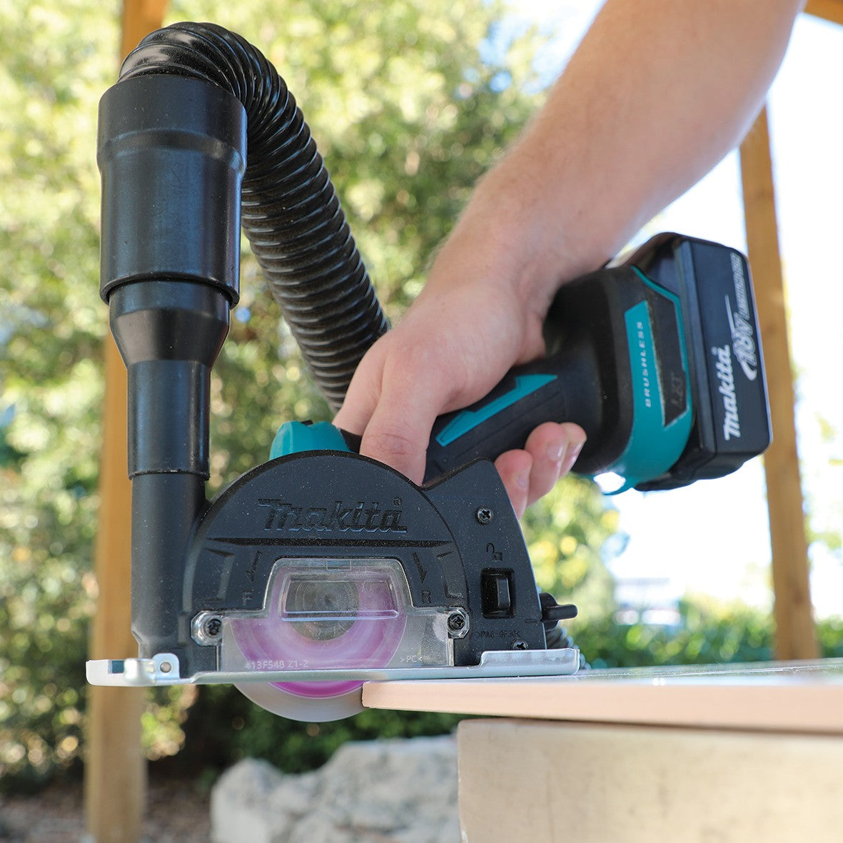 Makita DMC300Z LXT® 3 in 9.5 mm 18 V Brushless Compact Cut-Off Saw