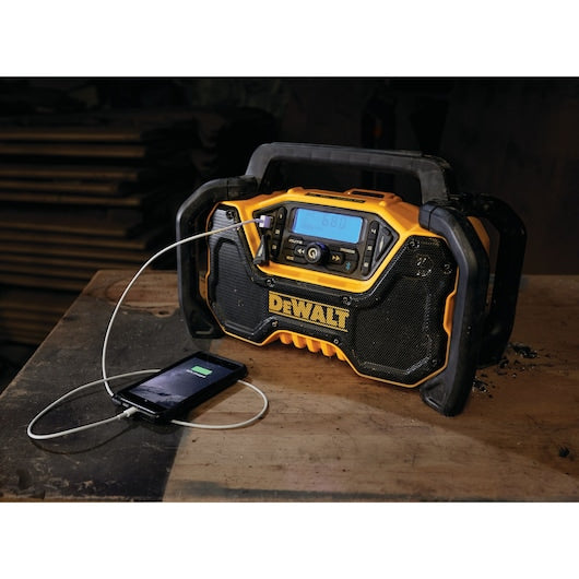 DeWalt DCR028B 12V/20V MAX* 12/24 V 18-1/2 in Bluetooth Jobsite Radio (Tool Only)