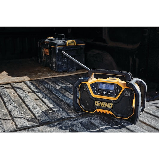 DeWalt DCR028B 12V/20V MAX* 12/24 V 18-1/2 in Bluetooth Jobsite Radio (Tool Only)