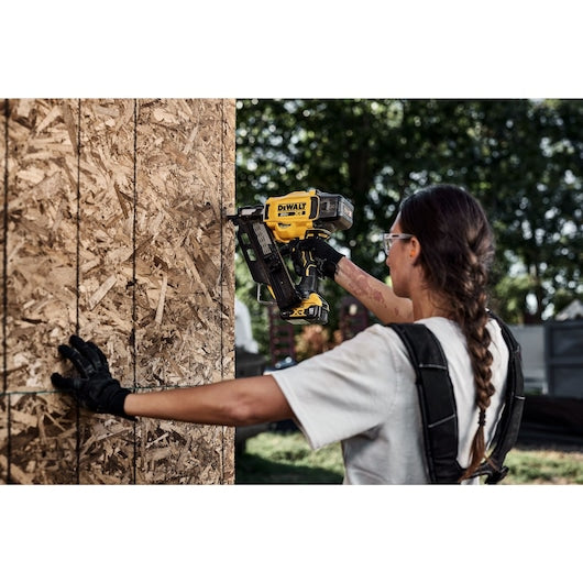 DeWalt DCN930P 2-3.5 in 0.113-0.131 in Paper Tape Brushless Cordless Framing Nailer Kit