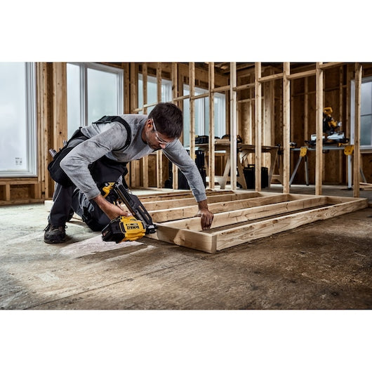 DeWalt DCN930P 2-3.5 in 0.113-0.131 in Paper Tape Brushless Cordless Framing Nailer Kit