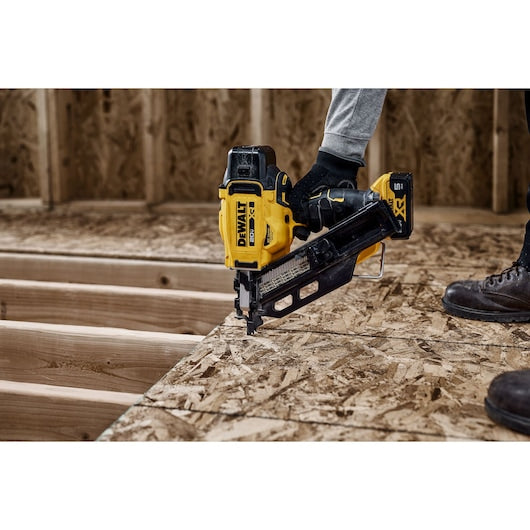 DeWalt DCN930P 2-3.5 in 0.113-0.131 in Paper Tape Brushless Cordless Framing Nailer Kit