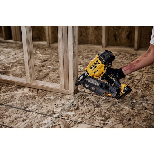 DeWalt DCN930P 2-3.5 in 0.113-0.131 in Paper Tape Brushless Cordless Framing Nailer Kit