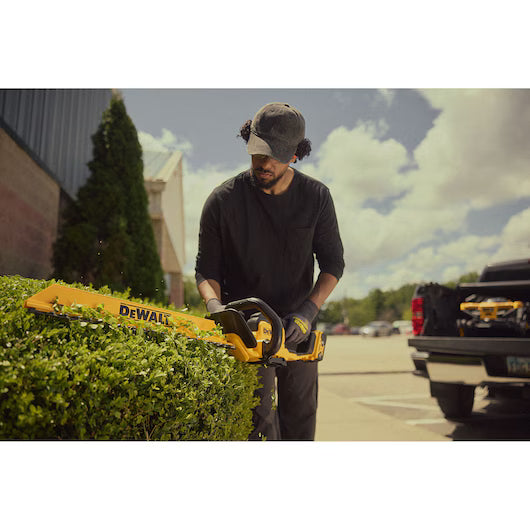 DEWALT DCHT821P1 20V MAX 22 in. Hedge Trimmer Kit