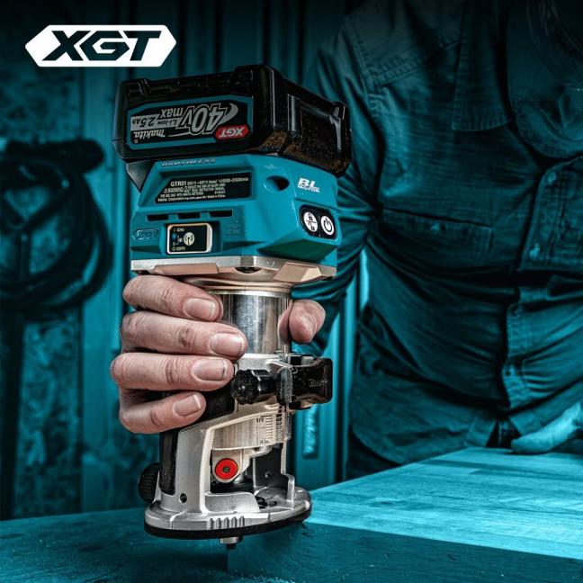Makita RT001GD101 40Vmax XGT Brushless Router Kit with AWS (2.5Ah x1)