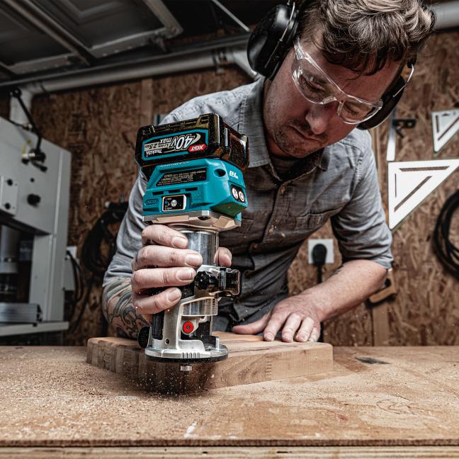 MAKITA RT001GZ01 40Vmax XGT Brushless Router with AWS (Tool Only)