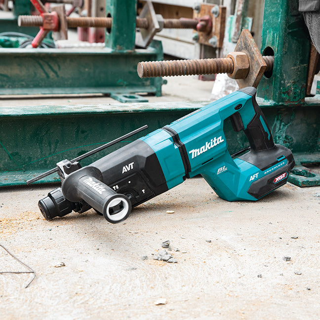 MAKITA HR007GM101 40Vmax XGT Brushless 1-1/8 in. Rotary Hammer SDS-PLUS Kit with AWS (4.0Ah x1)
