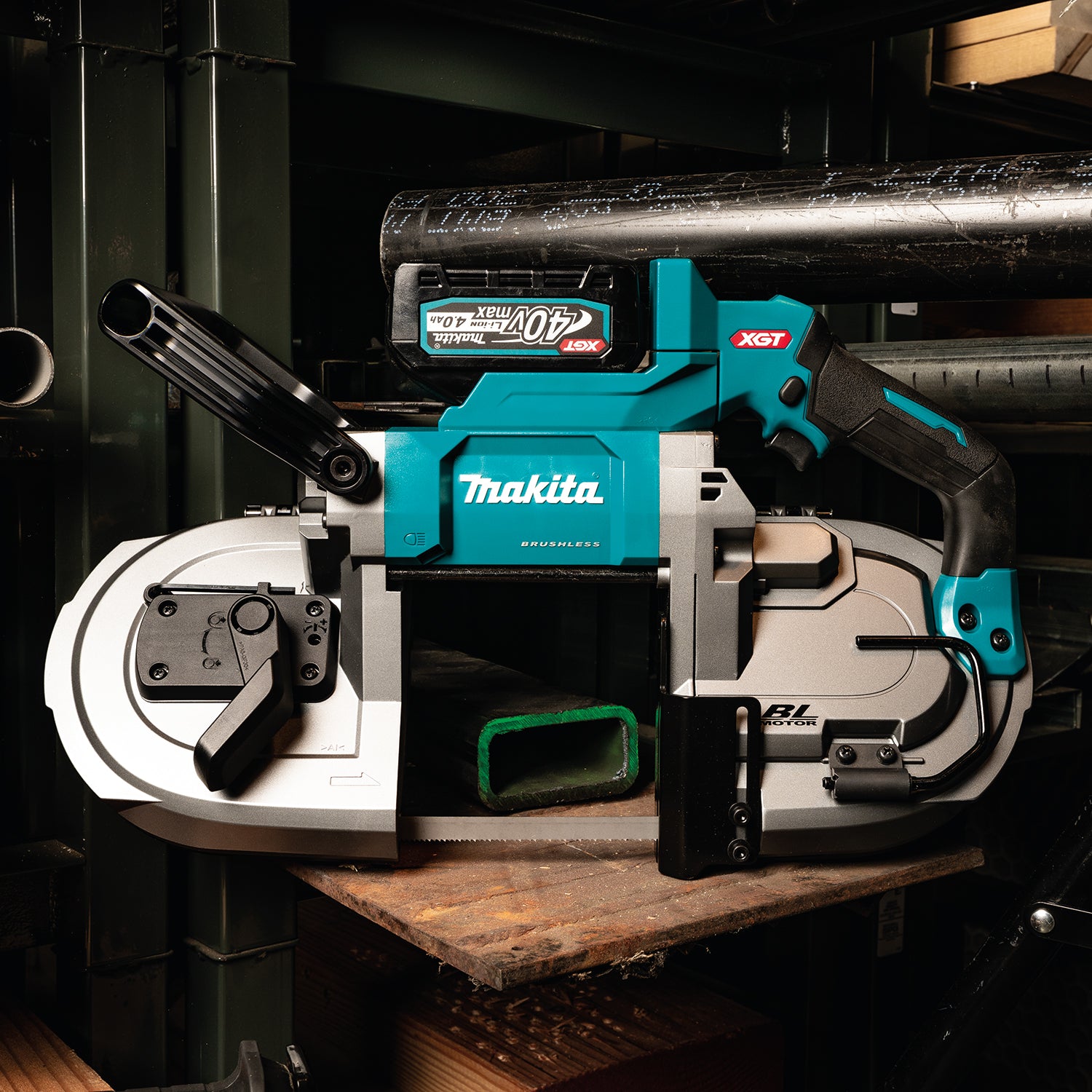 MAKITA PB002GM101 40Vmax XGT Brushless Portable Band Saw Kit (4.0Ah x1)