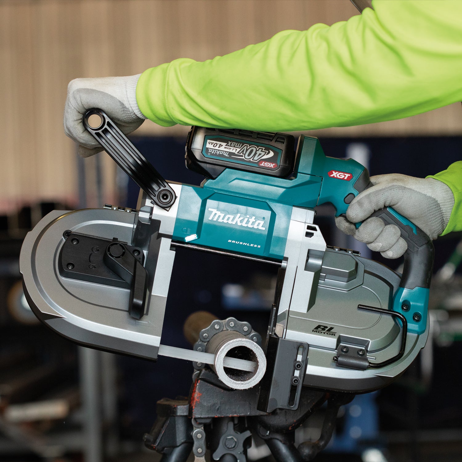 MAKITA PB002GM101 40Vmax XGT Brushless Portable Band Saw Kit (4.0Ah x1)