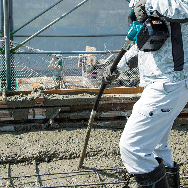 MAKITA VR003GZ 40Vmax XGT Brushless 1-1/4 in. x 3.9 ft. Concrete Vibrator (Tool Only)