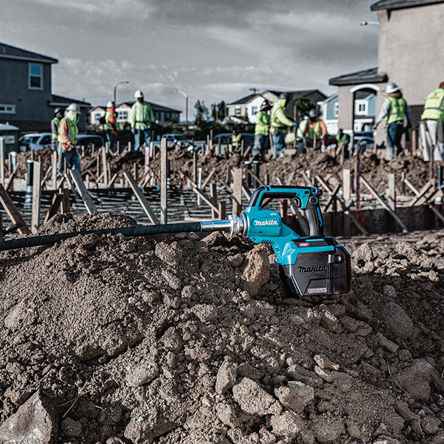 MAKITA VR003GZ 40Vmax XGT Brushless 1-1/4 in. x 3.9 ft. Concrete Vibrator (Tool Only)