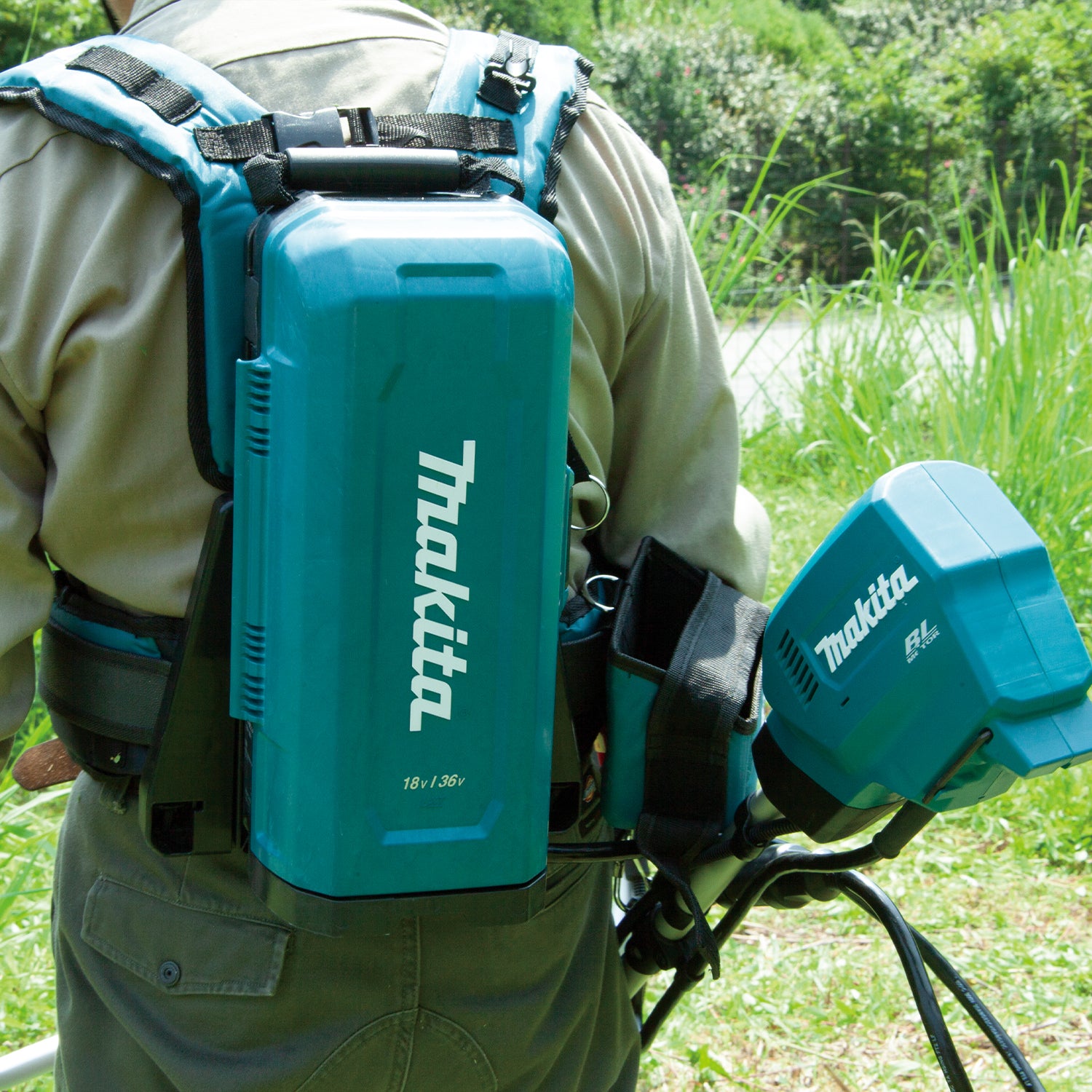 MAKITA PDC01X2 18V LXT Portable Backpack Power Supply Kit (5.0Ah x2)