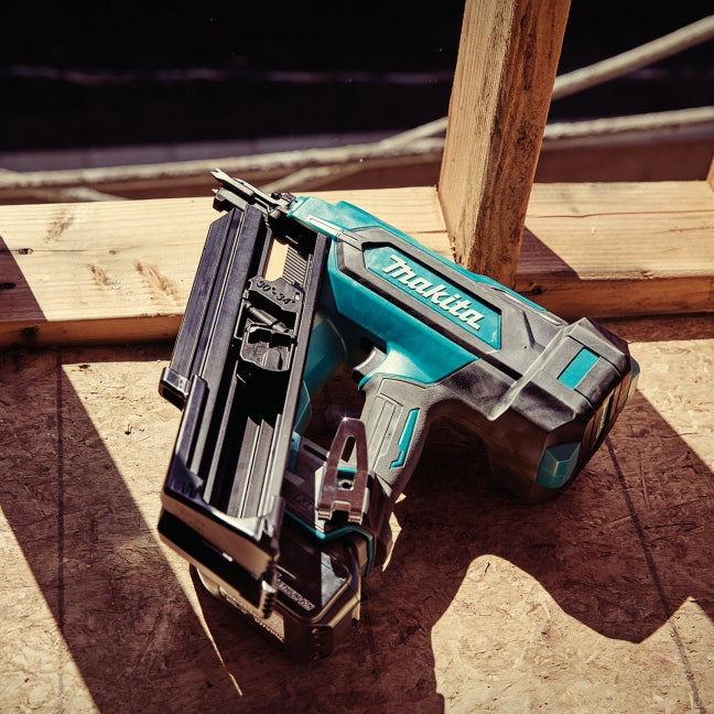 Makita DBN900ZK 18V LXT BL 3-1/2 in. 30-Degree Framing Nailer (Tool Only)