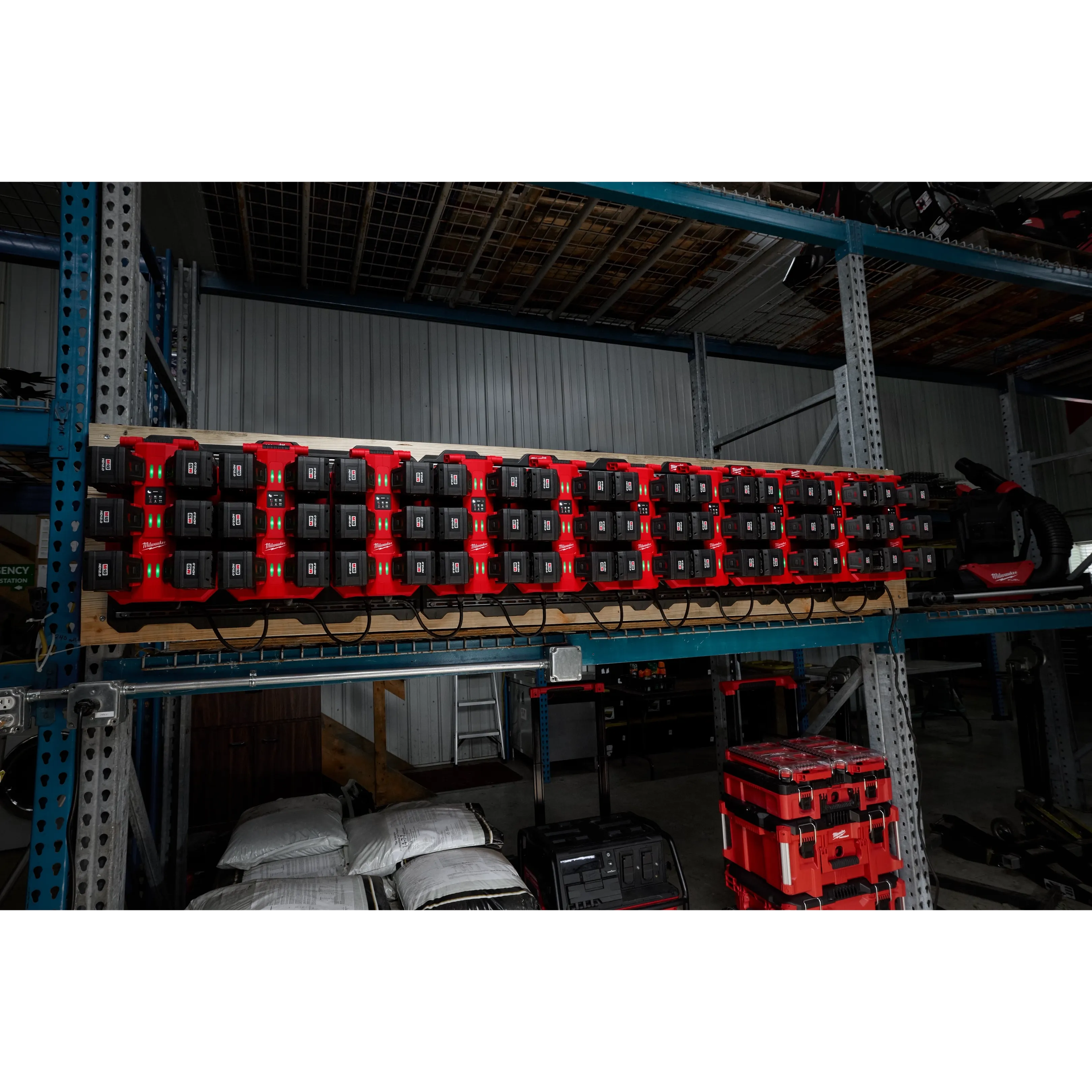 Milwaukee 48-59-1817 M18™ Six Bay Daisy Chain Rapid Charger 6A