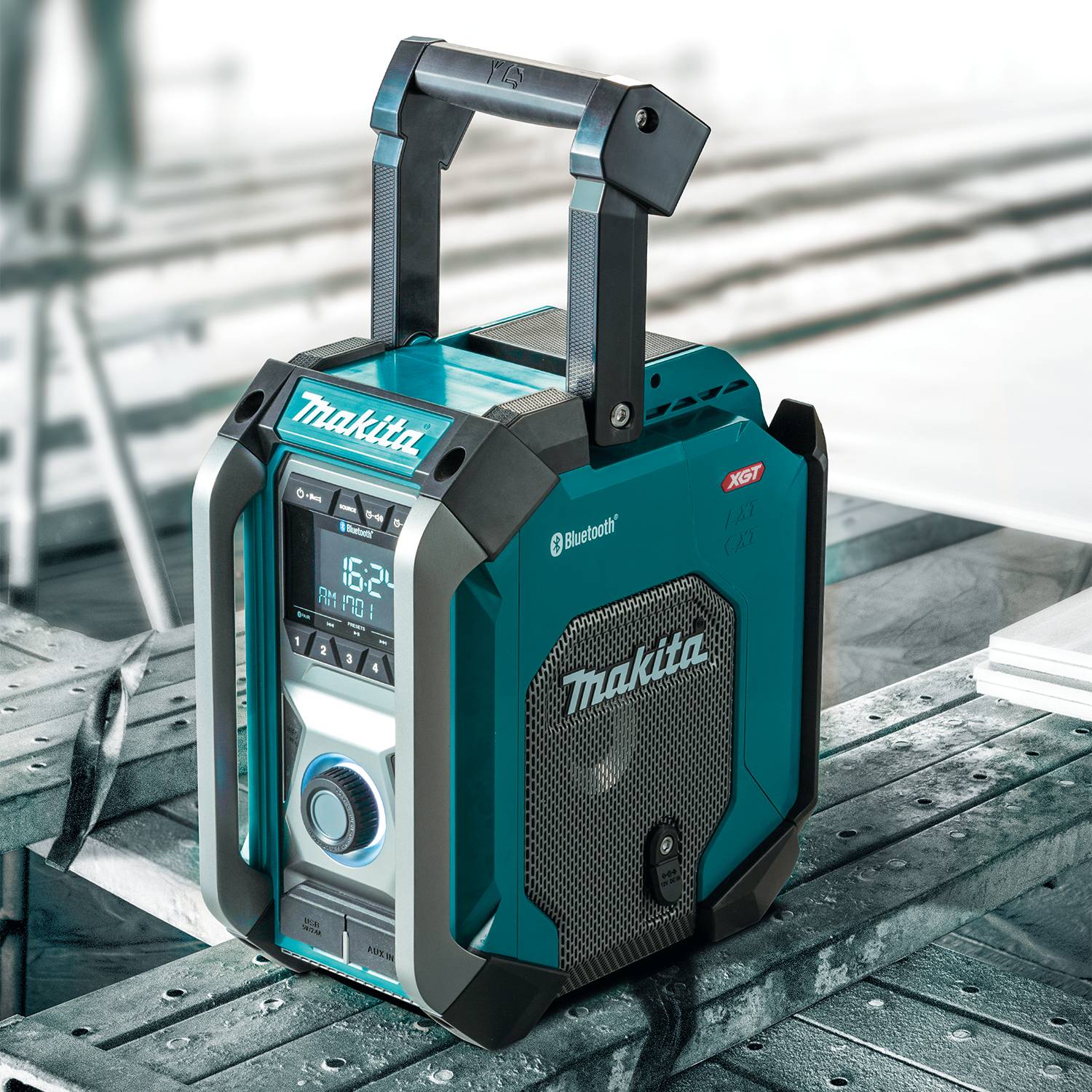 MAKITA MR006G 12/18/40V Jobsite
  Radio w/Bluetooth & USB, Tool Only