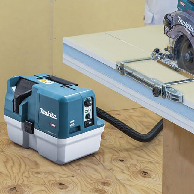 MAKITA
  VC013GLZ01 40V Max XGT BL 7.5 L Wet/Dry Vacuum Cleaner, w/AWS, Tool Only