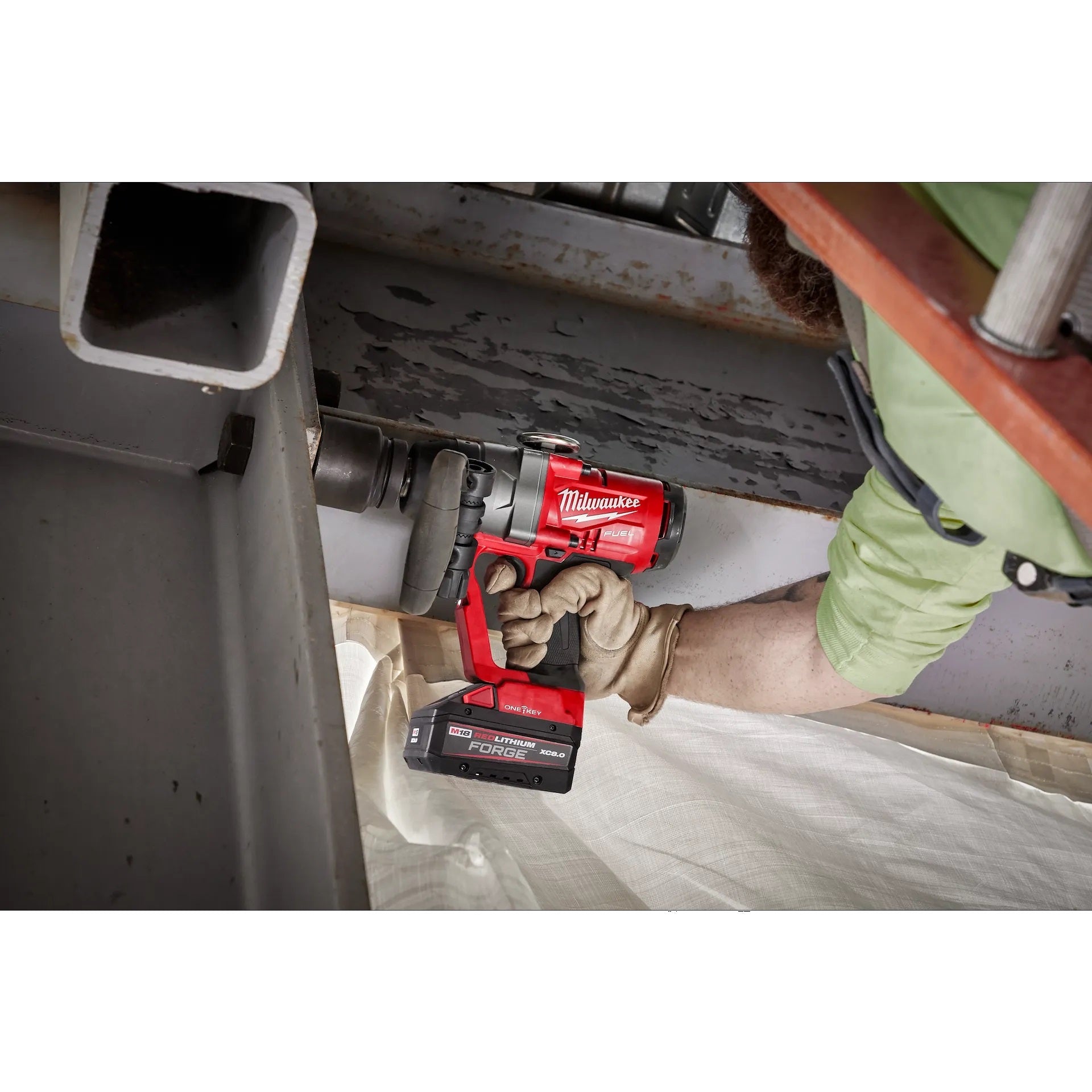 MILWAUKEE 2867-22 M18 FUEL™ 1 in. High Torque Impact Wrench w/ ONE-KEY™ Kit