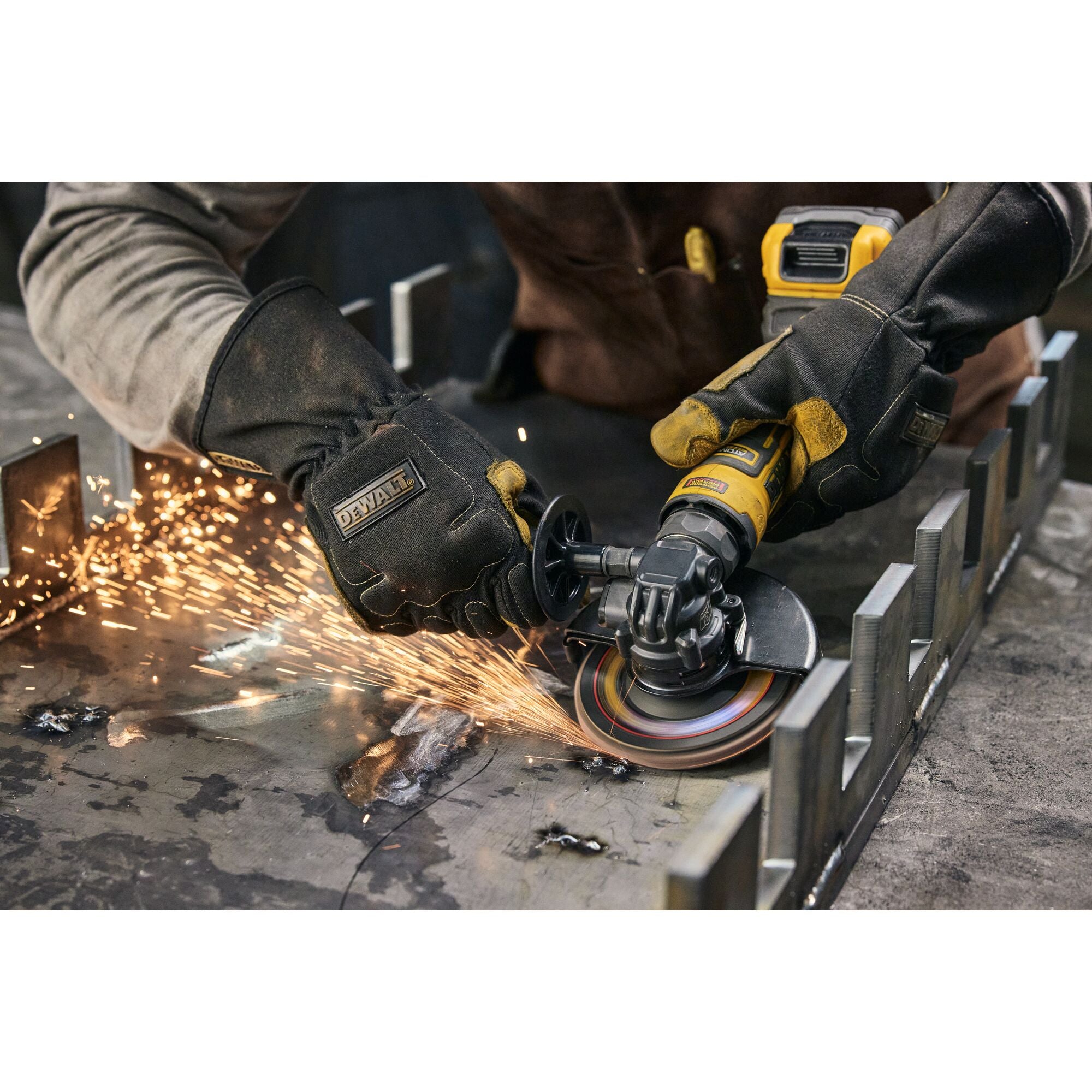 DEWALT DCG402B 20V Compact Grinder Paddle 4-1/2 in. (445W) Tool Only