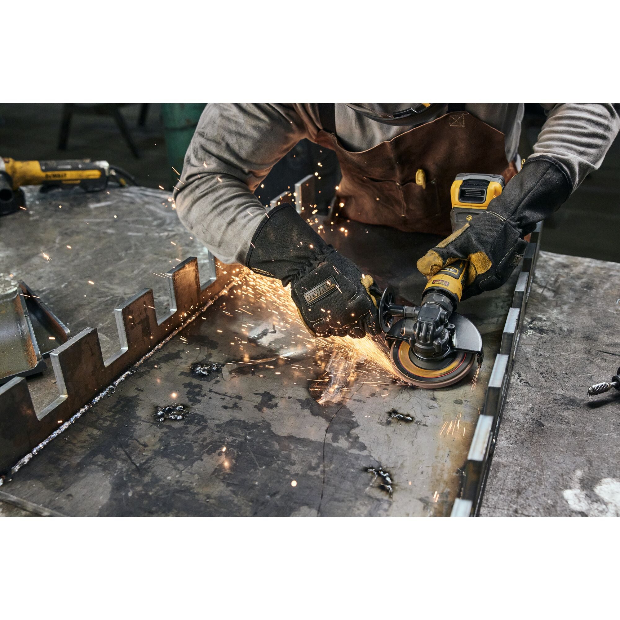 DEWALT DCG402B 20V Compact Grinder Paddle 4-1/2 in. (445W) Tool Only