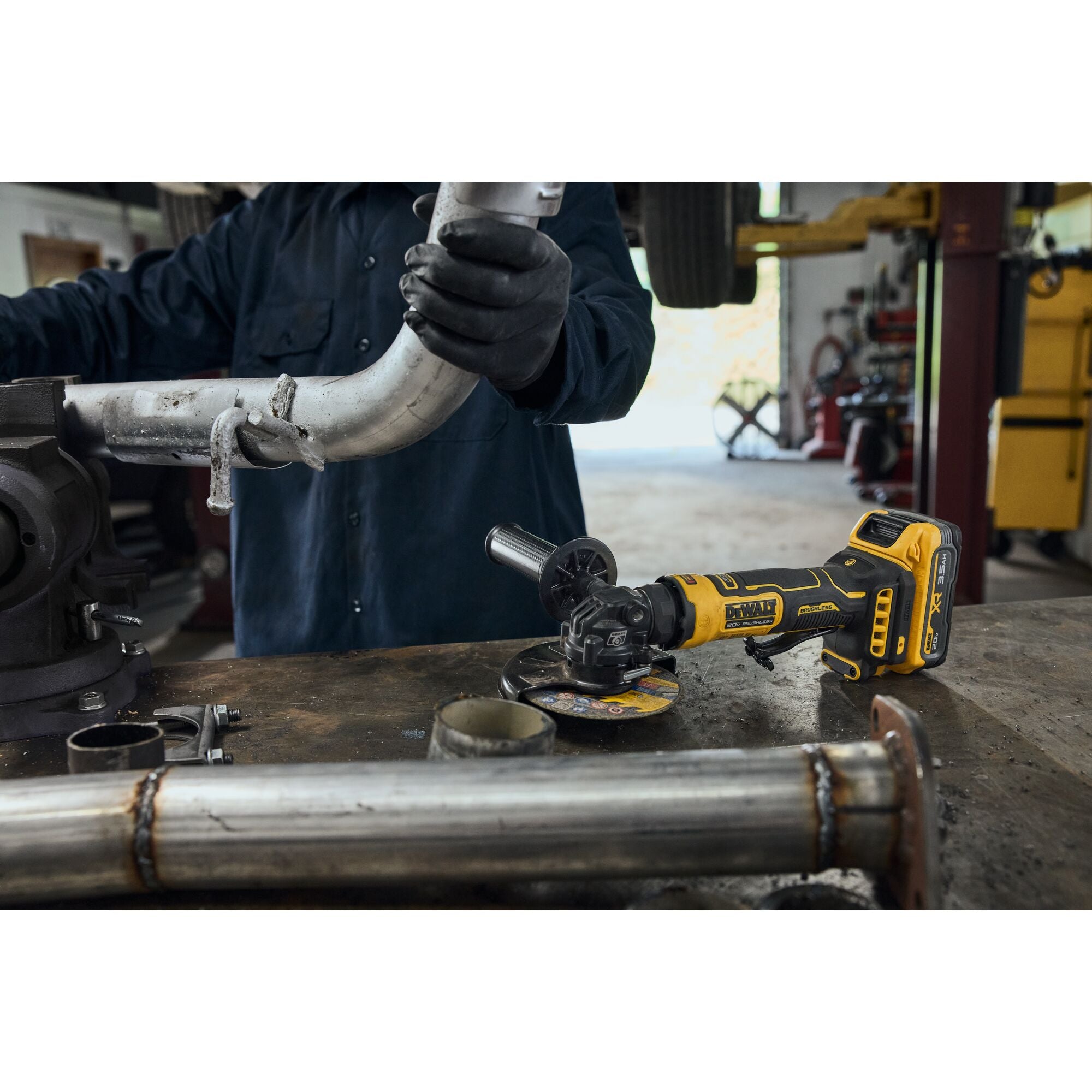 DEWALT DCG402B 20V Compact Grinder Paddle 4-1/2 in. (445W) Tool Only