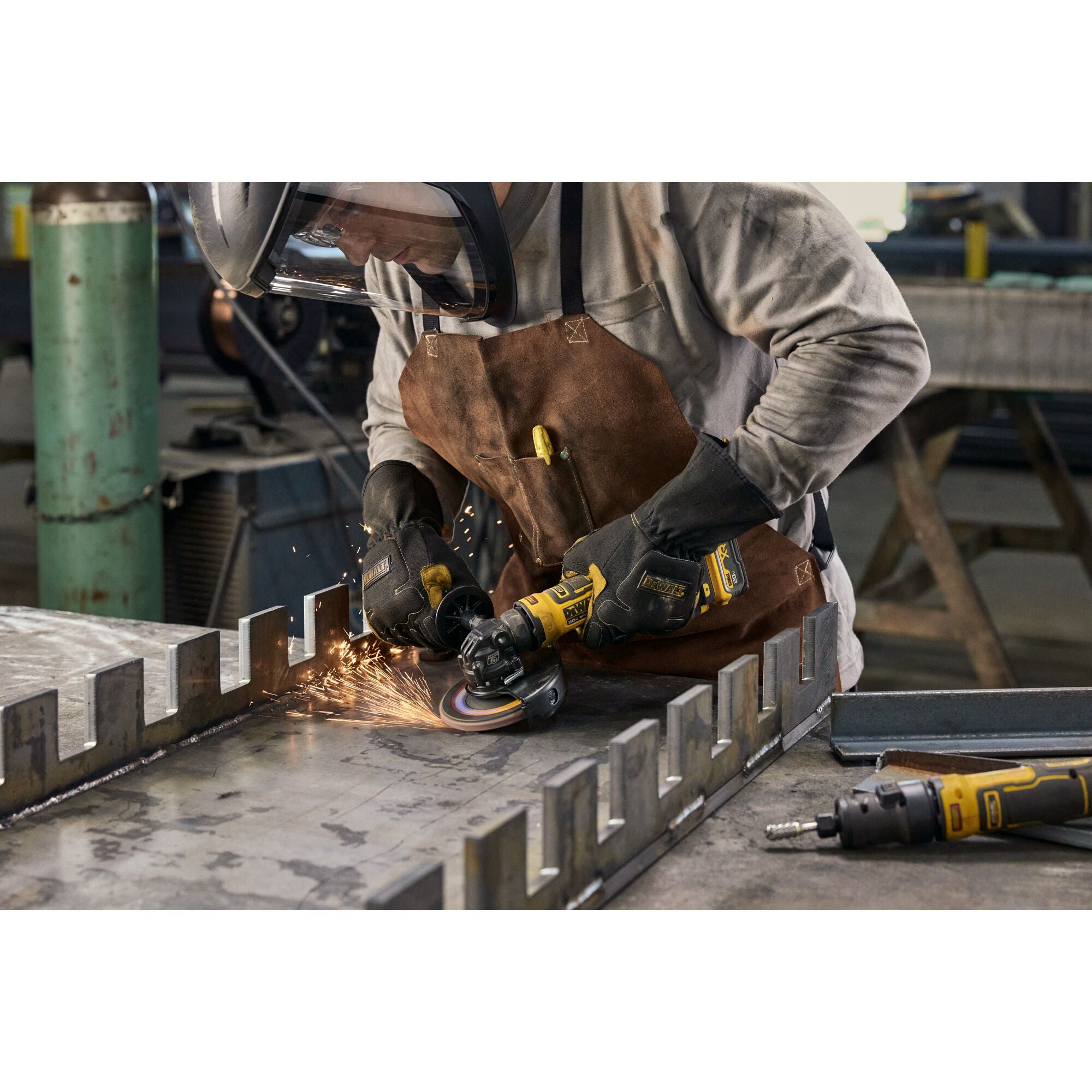DEWALT DCG402B 20V Compact Grinder Paddle 4-1/2 in. (445W) Tool Only