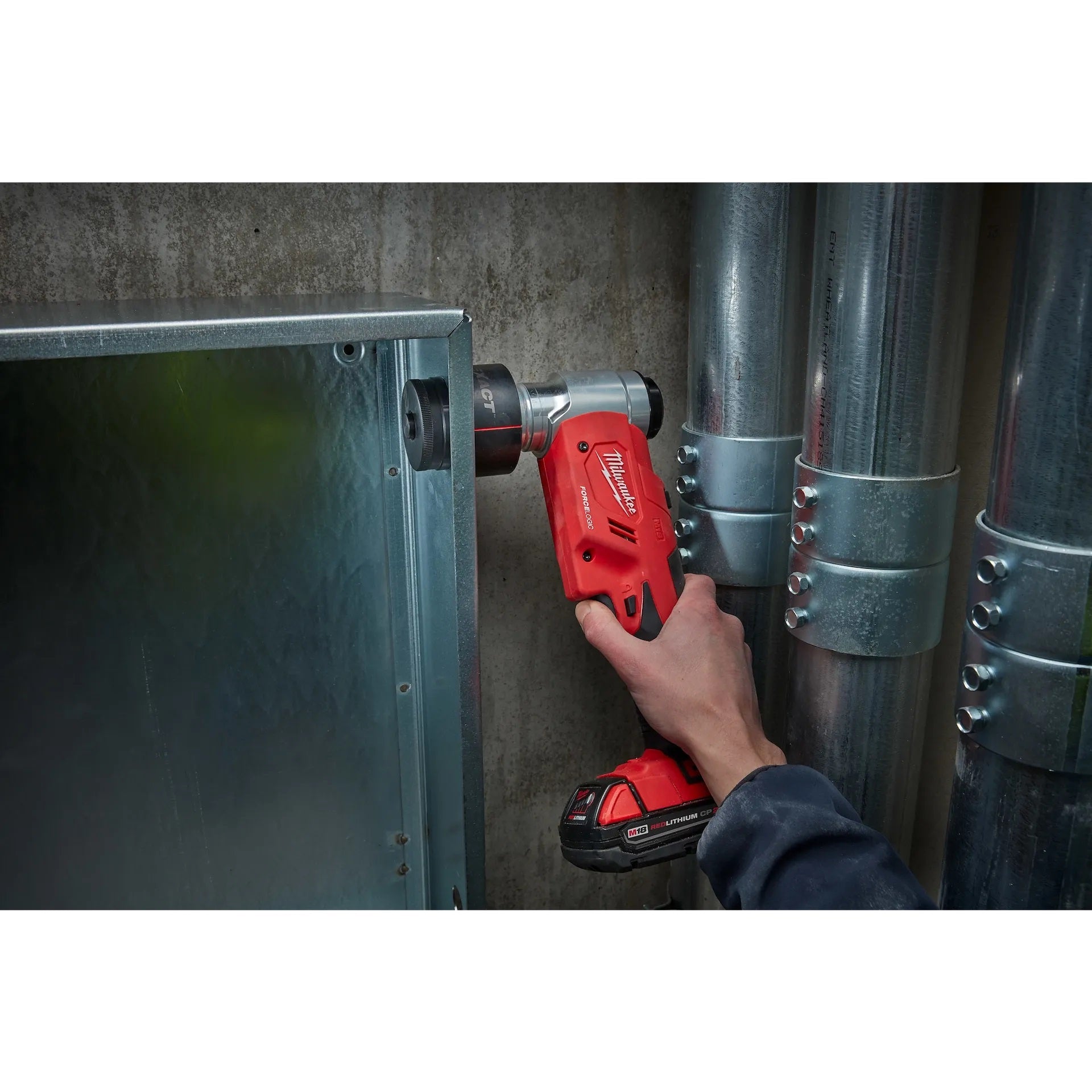 Milwaukee 2677-04 M18™ FORCE LOGIC™ 6T Knockout Tool 1/2 in. - 4 in.