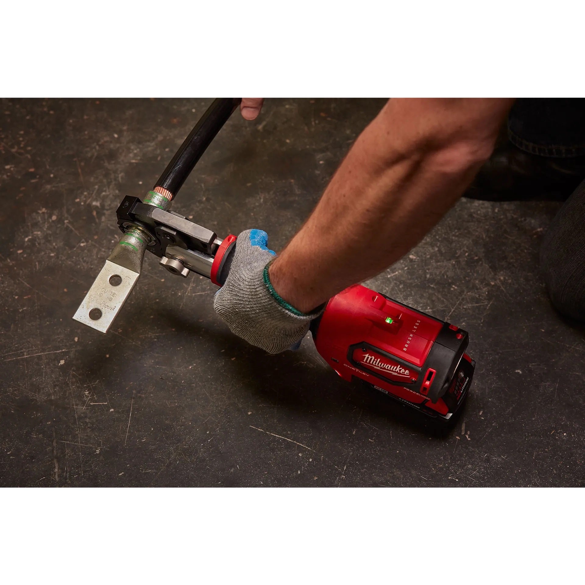 Milwaukee 2679-600CU M18™ FORCE LOGIC™ 600 MCM Crimper with #8 - 600 MCM Cu Dies