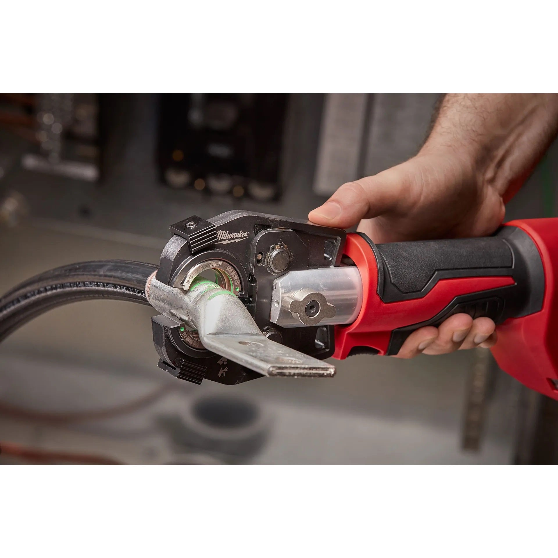Milwaukee 2679-600CU M18™ FORCE LOGIC™ 600 MCM Crimper with #8 - 600 MCM Cu Dies
