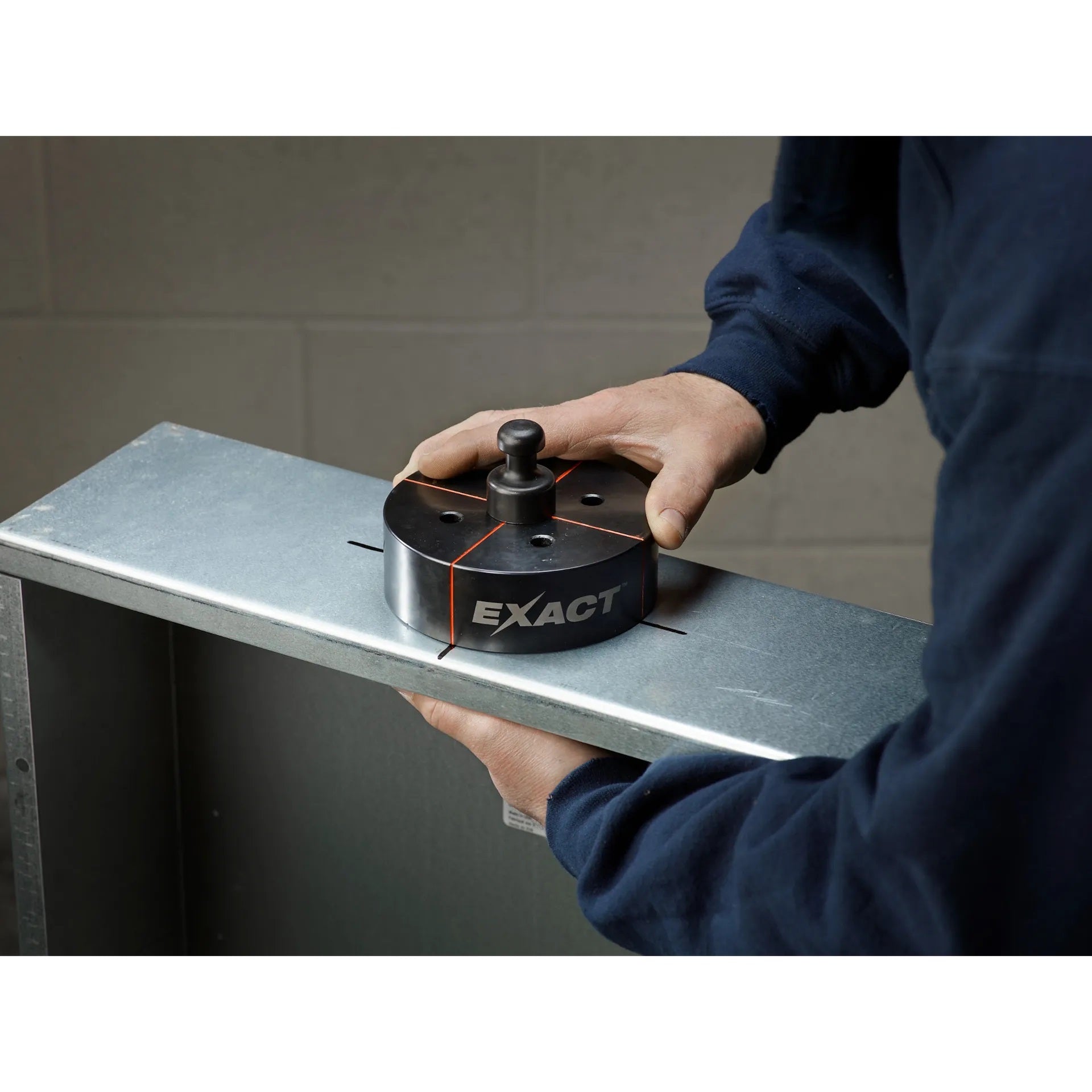 Milwaukee 2676-02 M18™ FORCE LOGIC™ 10 Ton Knockout Tool 1/2 in. to 2 in.