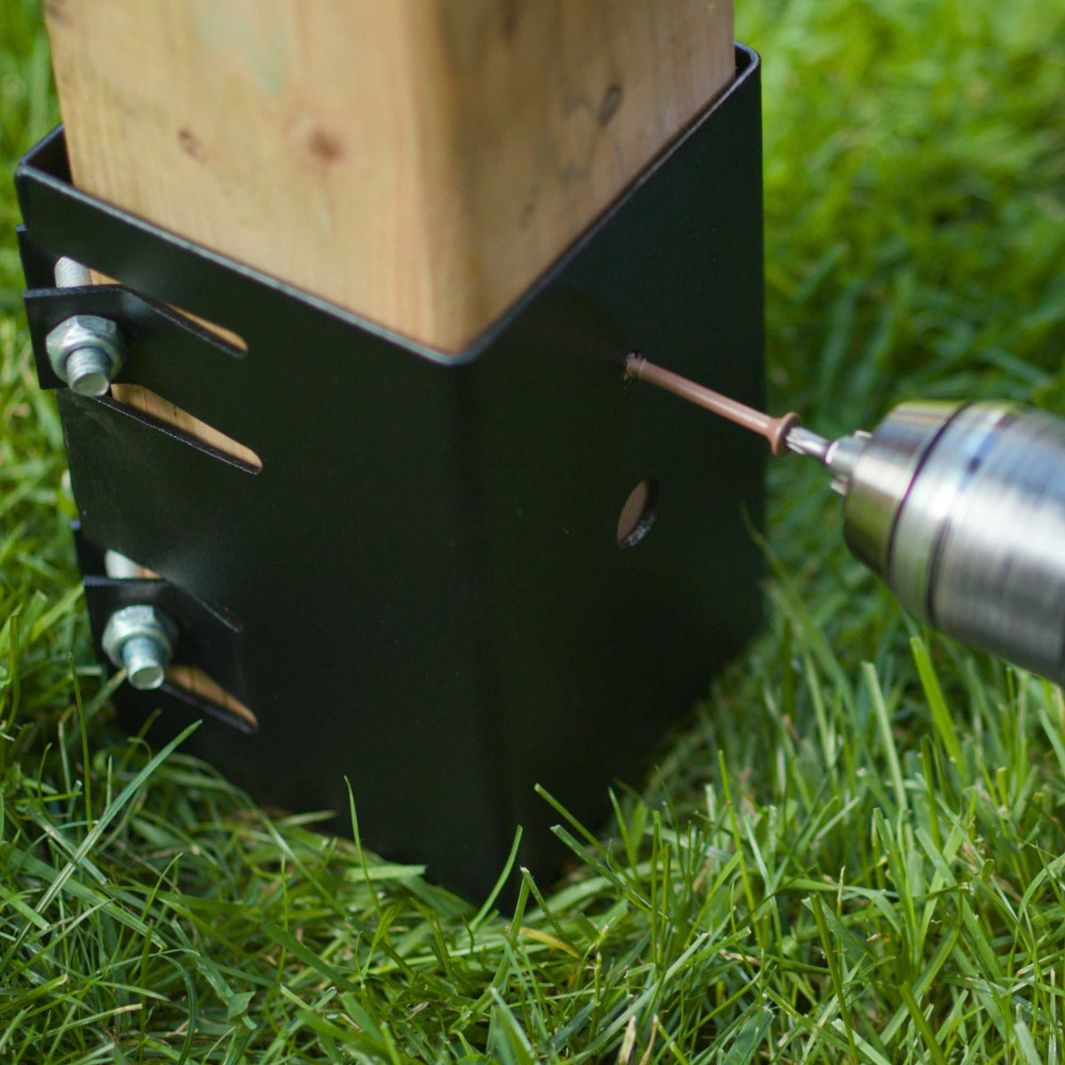 Installing the Nuvo Iron NYS30B yard spike in the ground