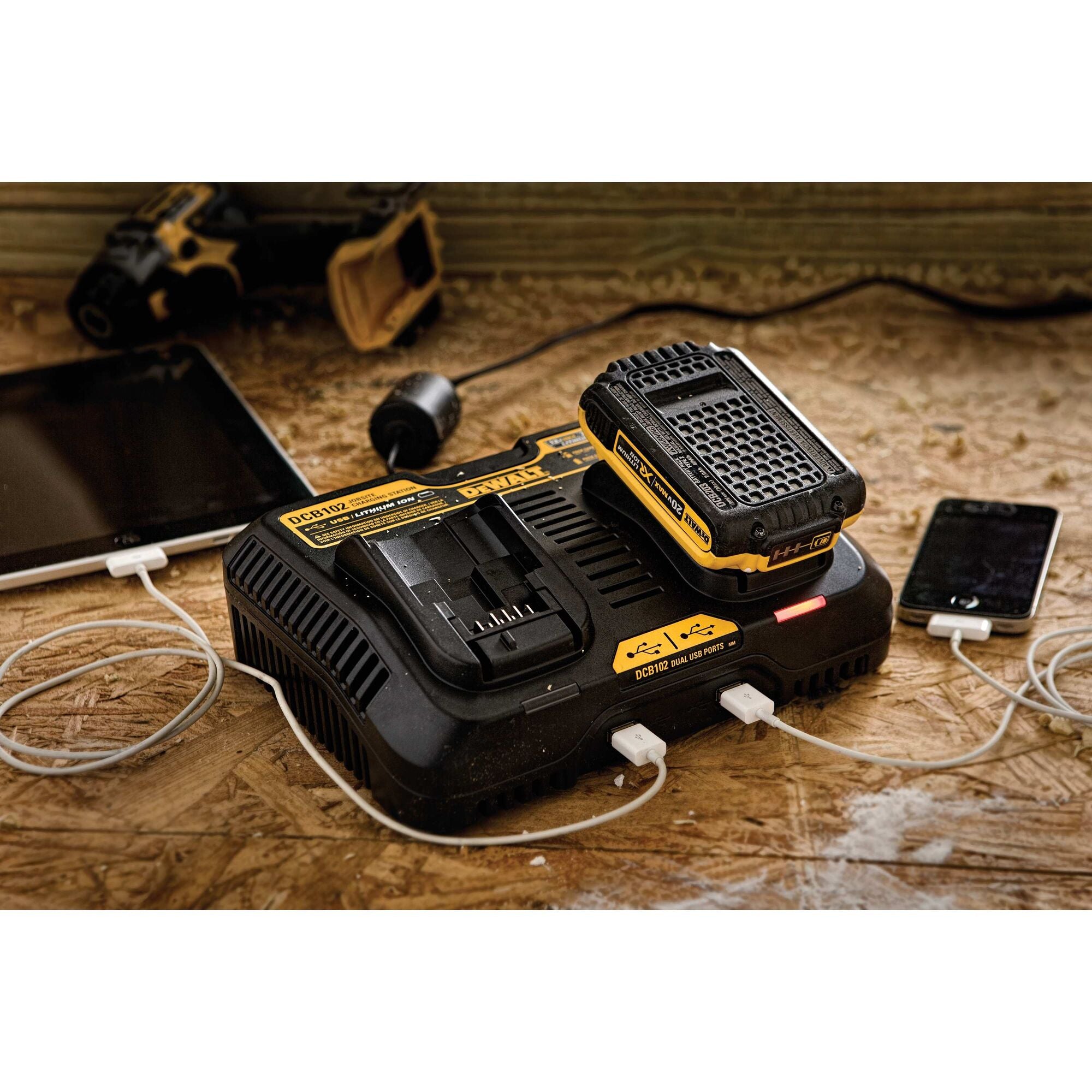 DEWALT DCB102 20V  Dual Port Charger W/USB (4.0AH OUT)
