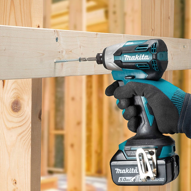 Makita Promo DTD158Y01 Impact Driver Kit 1.5Ah (1500 IN/LB)
