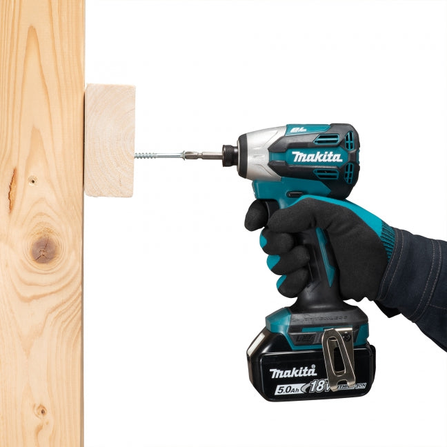 Makita Promo DTD158Y01 Impact Driver Kit 1.5Ah (1500 IN/LB)
