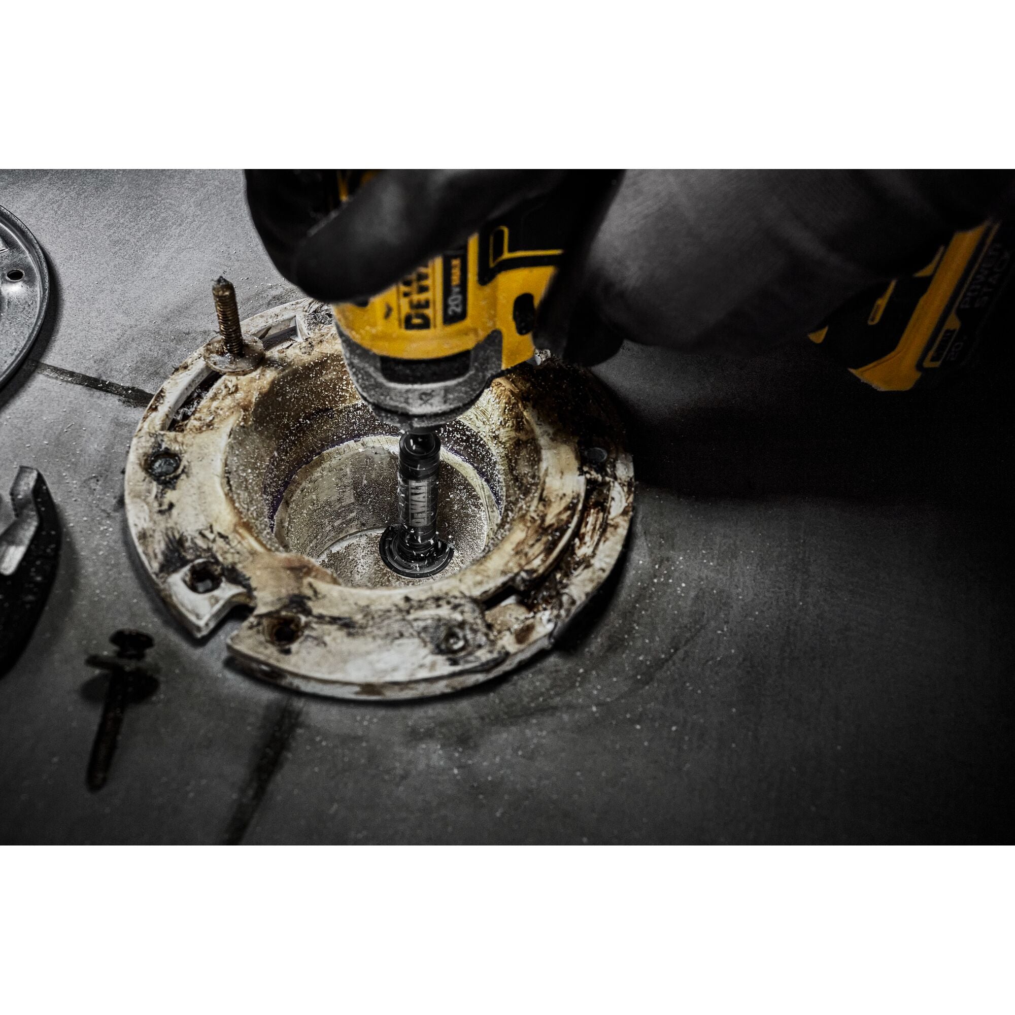 DEWALT DWAIPCIR IMPACT CONNECT™ Inside PVC Pipe Cutter