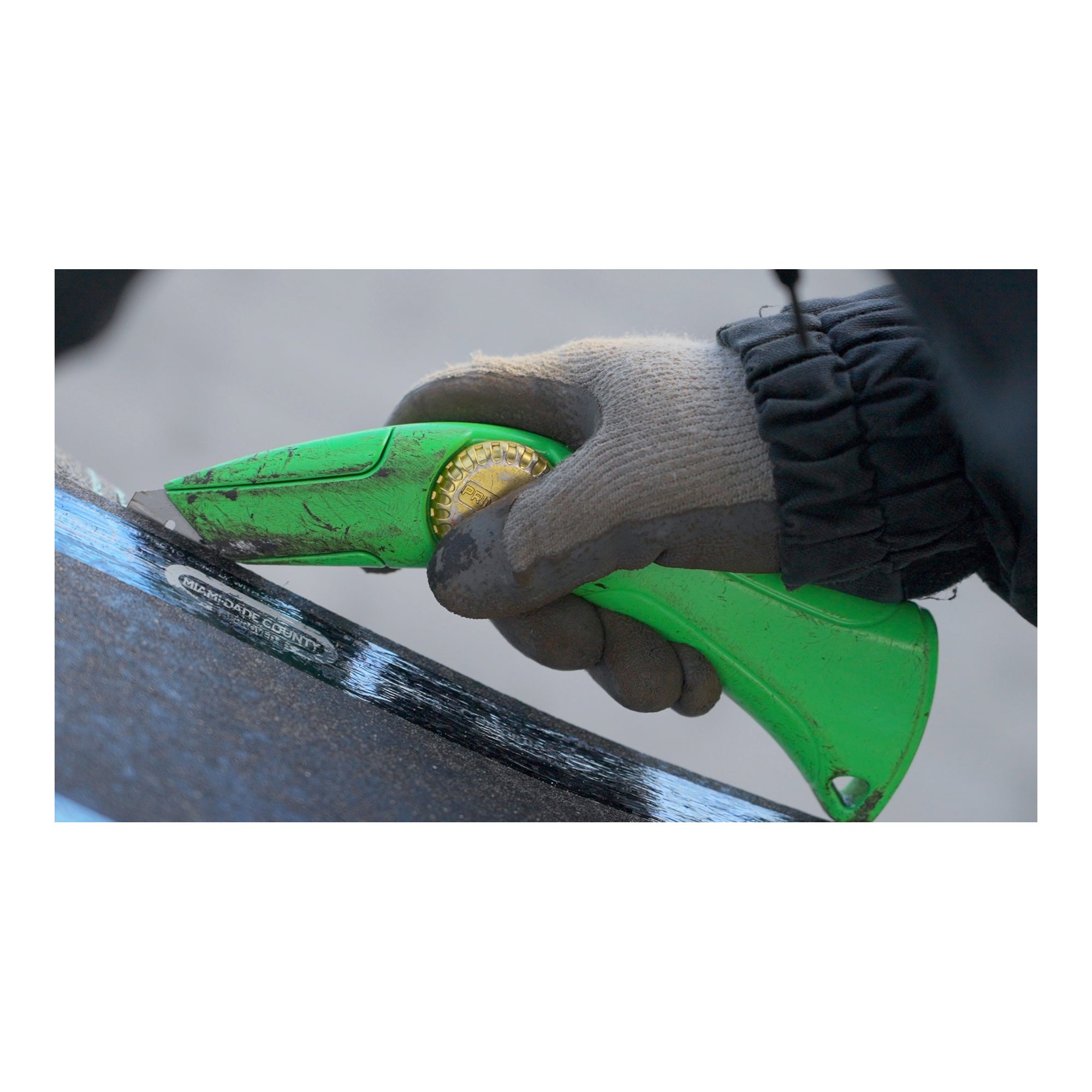 Primegrip Knuckle Saver roofing knife cutting an asphalt shingle